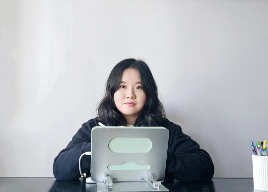 반려동물 쇼핑몰 펫프렌즈에서 '펫프툰'을 연재하고 있는 조소정(활동명 빵이작가) 작가. 본인 제공